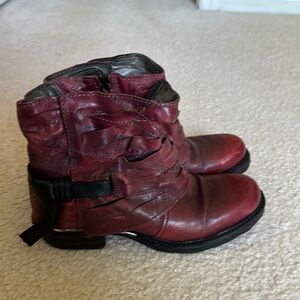 Women’s leather boots